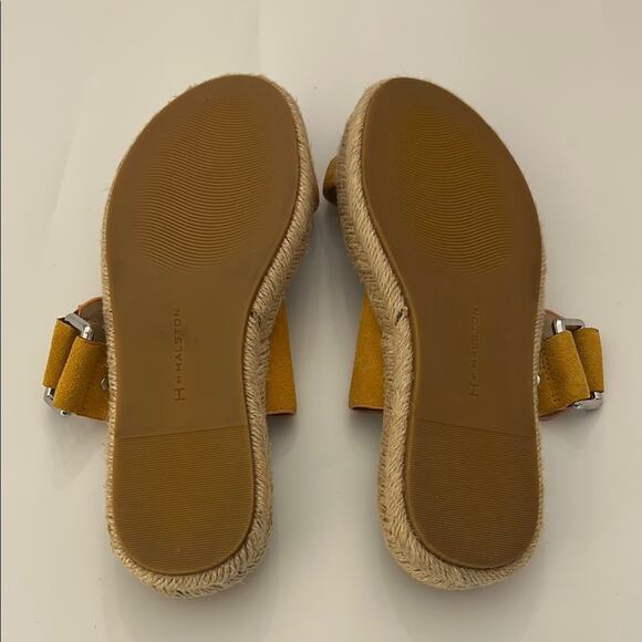 NIB H by Halston Savannah Suede Sandals Mustard Yellow Size 5 - Picture 4 of 6